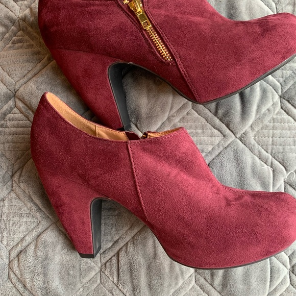 Never been worn. Not in original box. - Picture 2 of 5